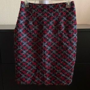 Byer California Brand.  Size 5.  Plaid pattern. Maroon, black, gray